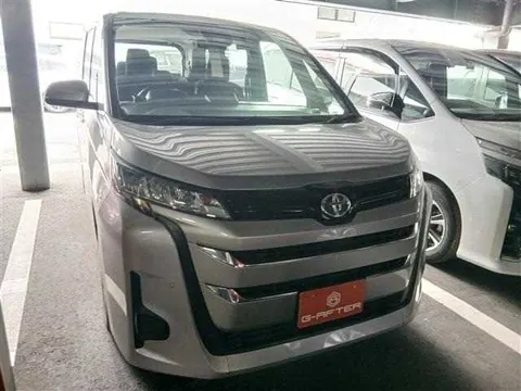 Toyota Noah 2023 купить в Москве
