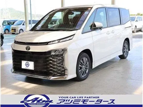 Toyota Voxy 2024 купить в Москве