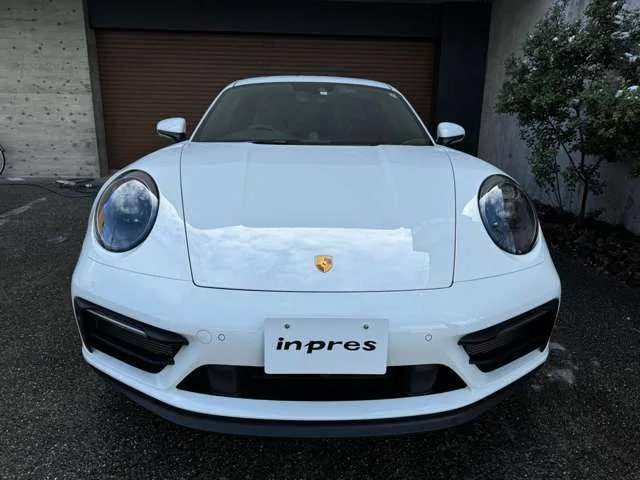Porsche 911 2023 — миниатюра 2