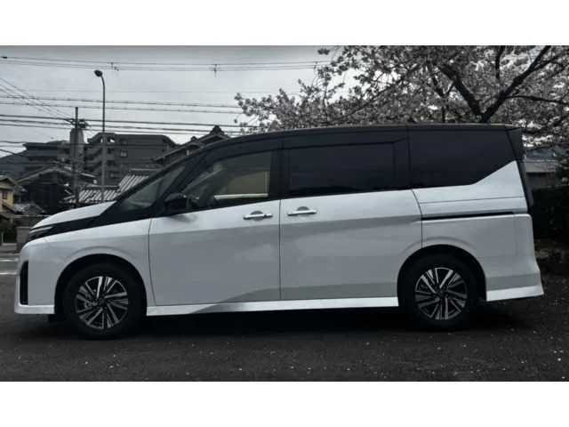 Nissan Serena 2025 — миниатюра 2