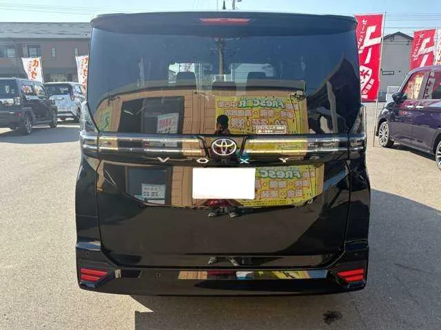 Toyota Voxy 2022 — миниатюра 3