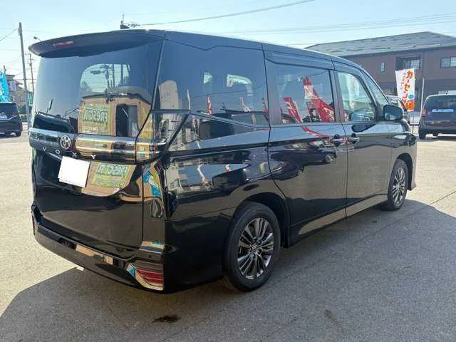 Toyota Voxy 2022 — миниатюра 5