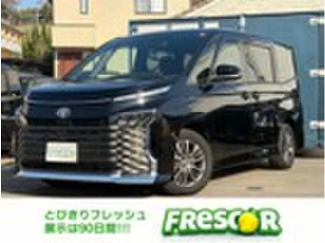Toyota Voxy 2022 — фото 1, купить с доставкой в Москву