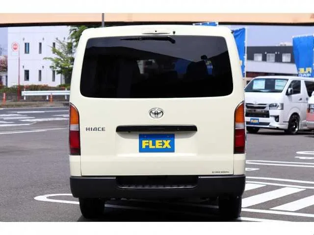 Toyota Hiace Van 2022 — миниатюра 3