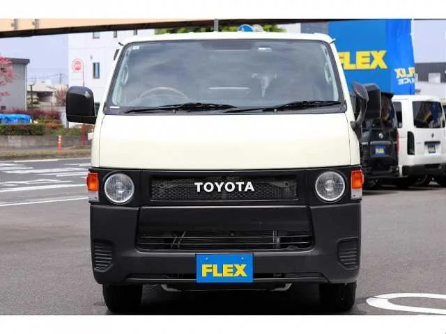 Toyota Hiace Van 2022 — миниатюра 5