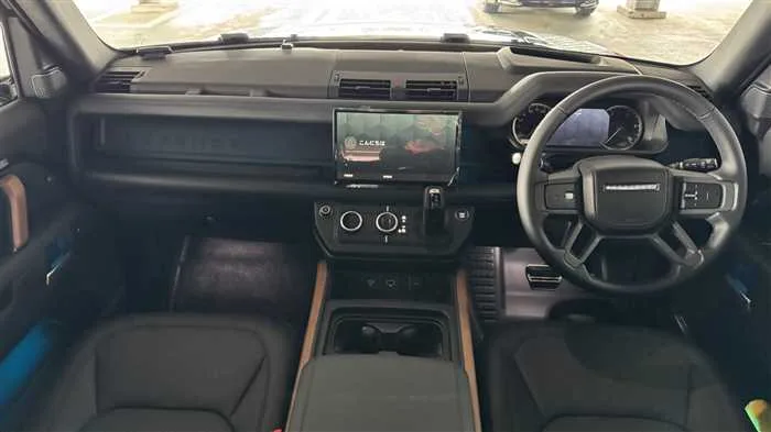 Land Rover Defender 110 X 3.0L D300 2023 — миниатюра 5