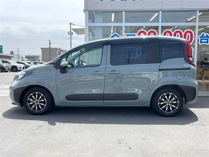 Toyota Sienta 2022 — миниатюра 3