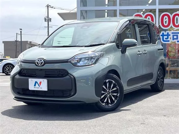 Toyota Sienta 2022 — фото 1, купить с доставкой в Москву