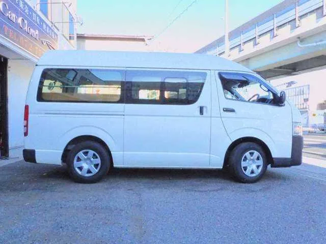 Toyota Hiace Van 2023 — миниатюра 4