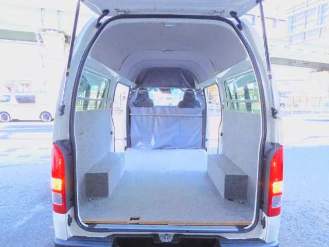 Toyota Hiace Van 2023 — фото 1, купить с доставкой в Москву