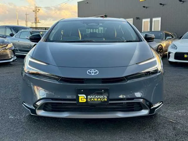 Toyota Prius 2023 — фото 1, купить с доставкой в Москву