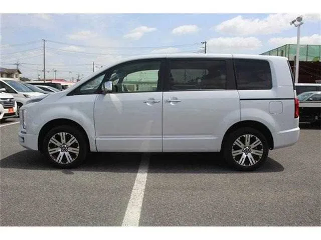 Mitsubishi Delica D:5 2024 — миниатюра 4
