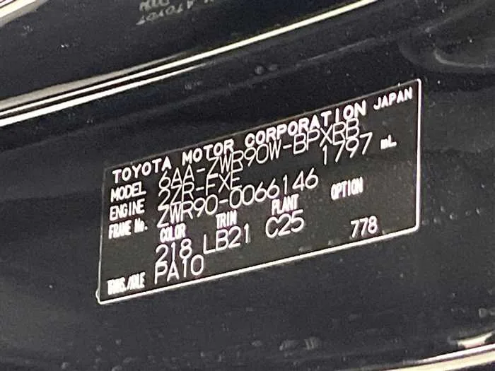 Toyota Voxy 2023 — миниатюра 2
