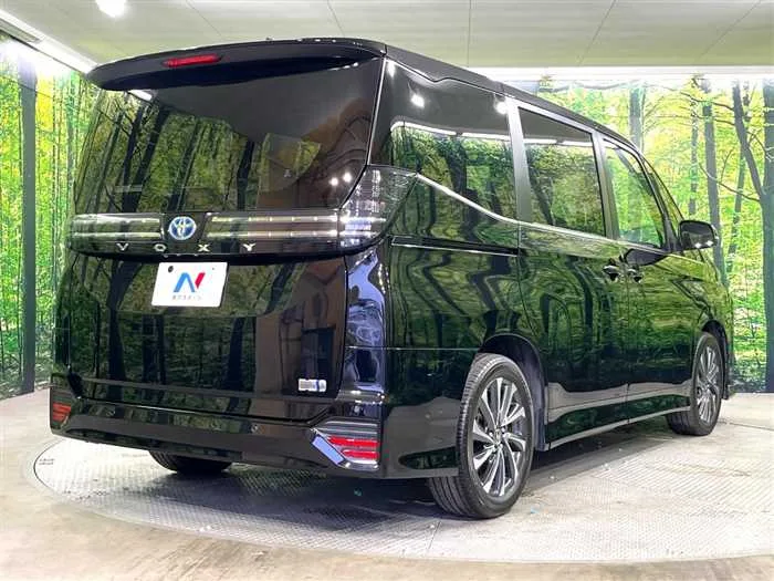 Toyota Voxy 2023 — миниатюра 4