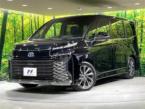 Toyota Voxy 2025 купить в Москве