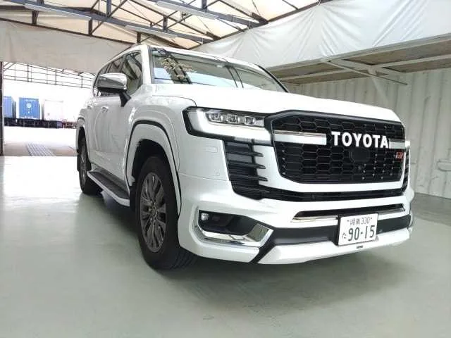 Toyota Land Cruiser ZX 2023 — фото 1, купить с доставкой в Москву