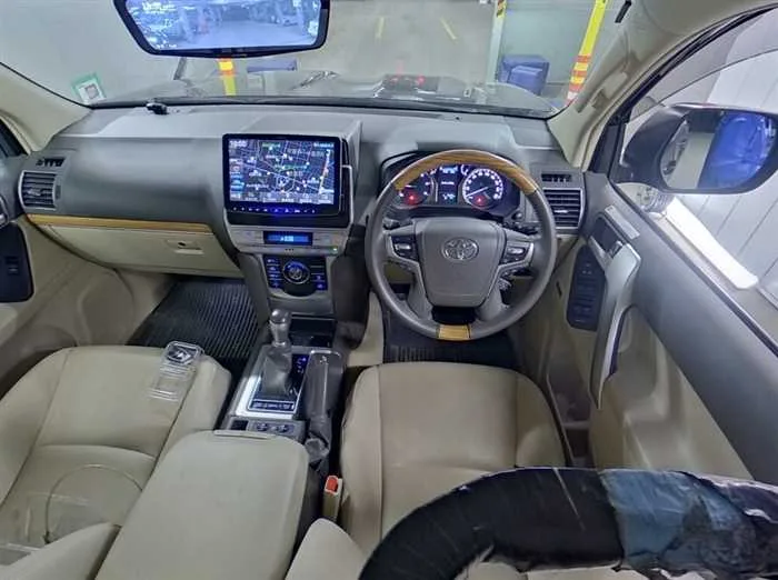 Toyota Land Cruiser Prado TZ-G DIESEL SUNROOF 7-SEATS 2023 — миниатюра 5