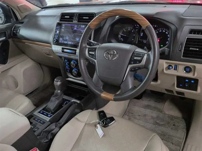Toyota Land Cruiser Prado TZ-G DIESEL SUNROOF 7-SEATS 2023 — миниатюра 5