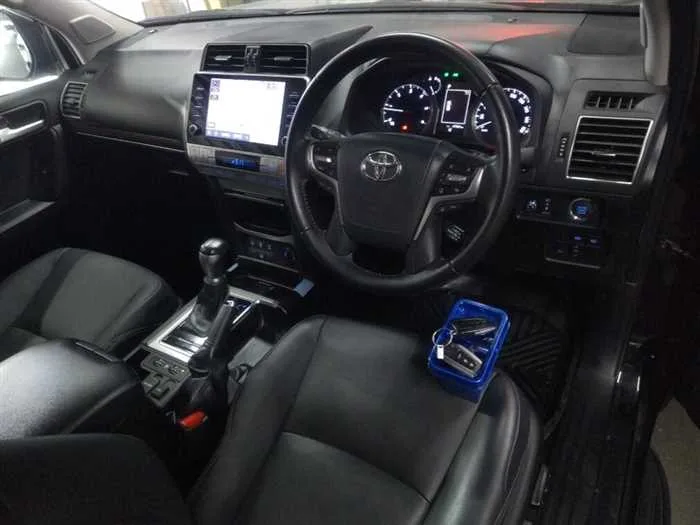 Toyota Land Cruiser Prado TX-L DIESEL SUNROOF 7-SEATS 2023 — миниатюра 5