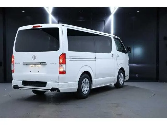 Toyota Hiace Van 2023 — миниатюра 5