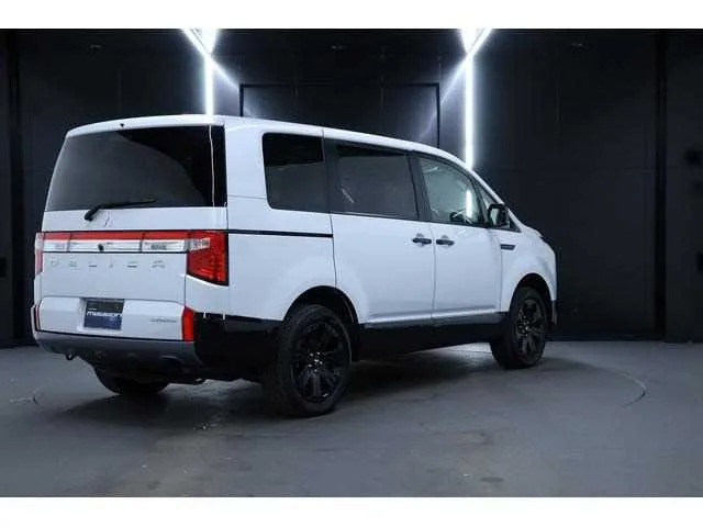 Mitsubishi Delica D:5 2025 — миниатюра 3