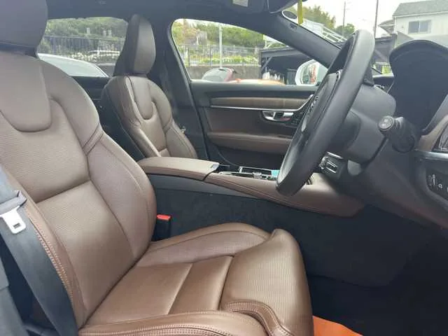 Volvo V90 2022 — миниатюра 2