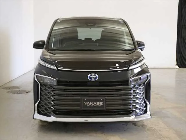 Toyota Voxy 2024 — миниатюра 2