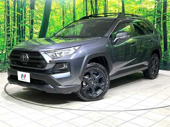 Toyota RAV4 2023 — фото 1, купить с доставкой в Москву