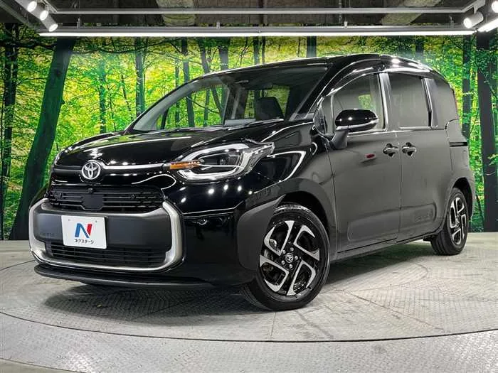 Toyota Sienta 2023 — фото 1, купить с доставкой в Москву