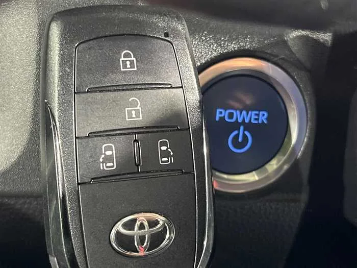Toyota Sienta 2023 — миниатюра 2