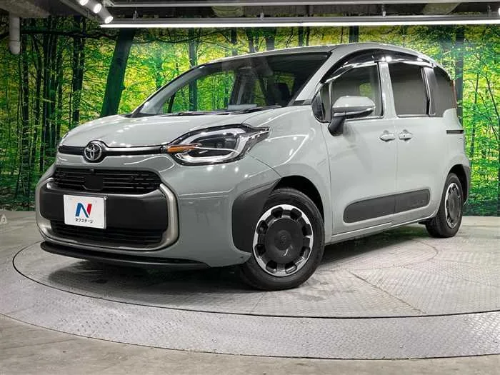 Toyota Sienta 2023 — фото 1, купить с доставкой в Москву