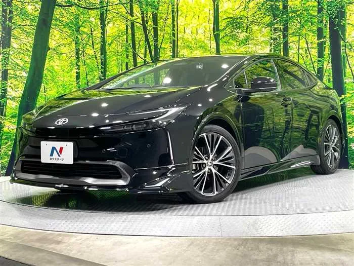 Toyota Prius 2023 — фото 1, купить с доставкой в Москву