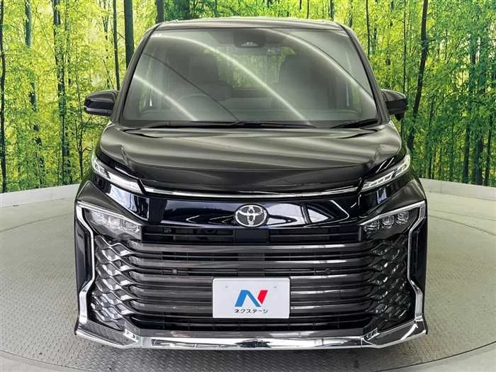 Toyota Voxy 2022 — миниатюра 3