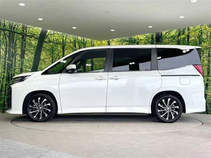 Toyota Noah 2022 — миниатюра 3