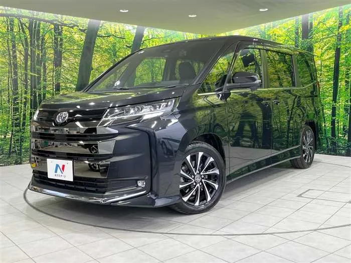 Toyota Noah 2022 — фото 1, купить с доставкой в Москву