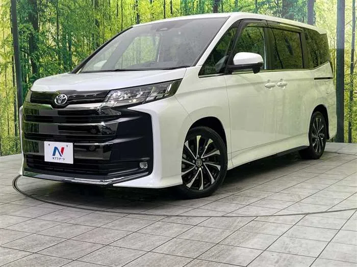 Toyota Noah 2022 — фото 1, купить с доставкой в Москву