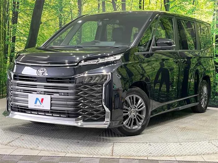 Toyota Voxy 2022 — фото 1, купить с доставкой в Москву