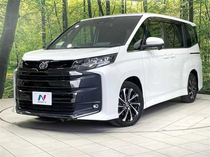 Toyota Noah 2023 — фото 1, купить с доставкой в Москву