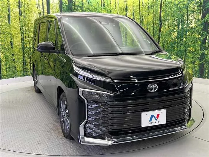 Toyota Voxy 2023 — миниатюра 3