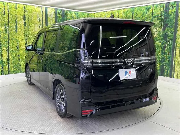 Toyota Voxy 2023 — миниатюра 4