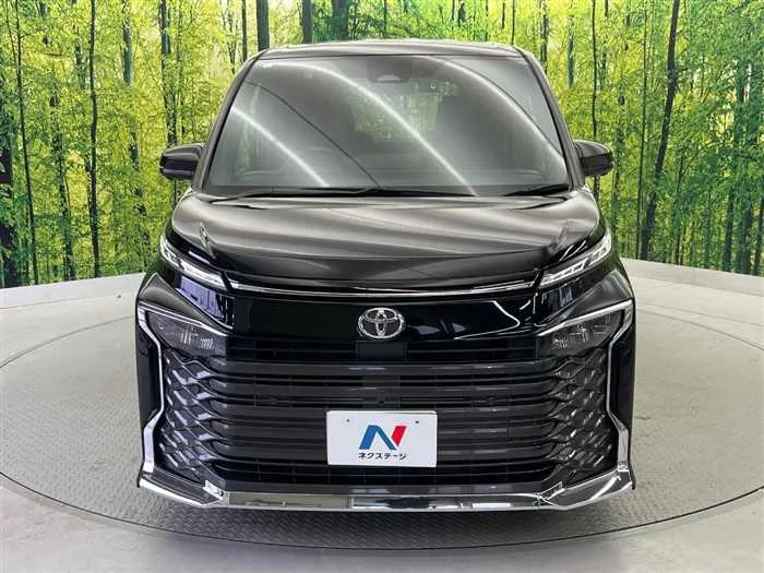 Toyota Voxy 2023 — миниатюра 5