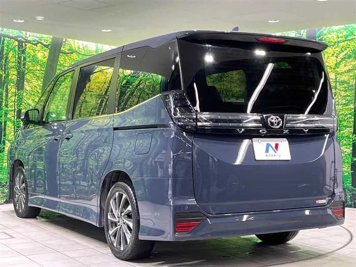 Toyota Voxy 2023 — миниатюра 4