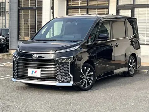 Toyota Voxy 2024 купить в Москве