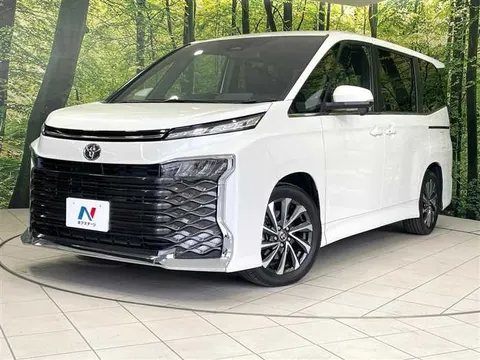 Toyota Voxy 2025 купить в Москве