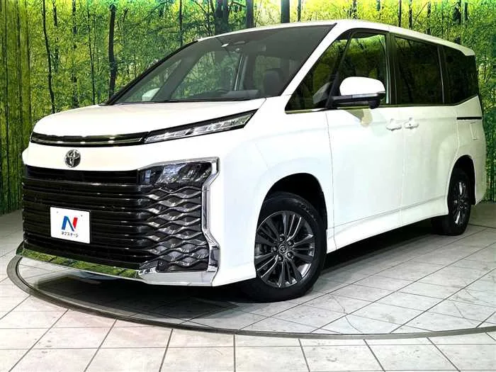 Toyota Voxy 2023 — фото 1, купить с доставкой в Москву