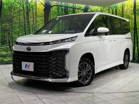 Toyota Voxy 2025 купить в Москве