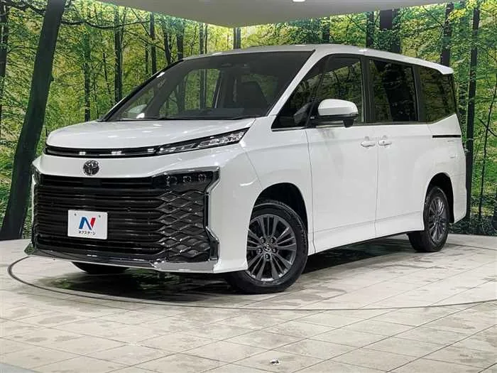 Toyota Voxy 2025 — фото 1, купить с доставкой в Москву