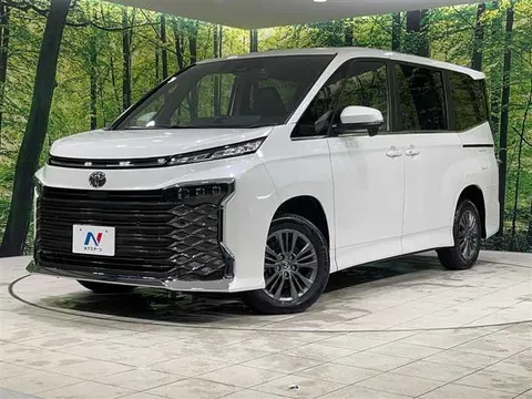 Toyota Voxy 2025 купить в Москве