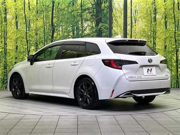 Toyota Corolla Sedan 2024 — миниатюра 5