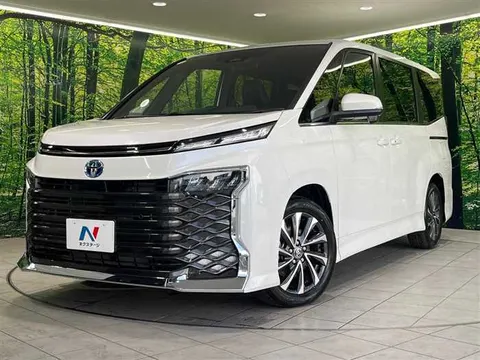 Toyota Voxy 2025 купить в Москве